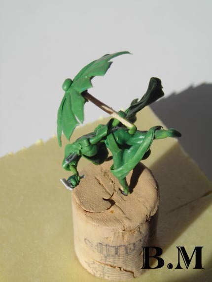 sculpture statuette parapluie